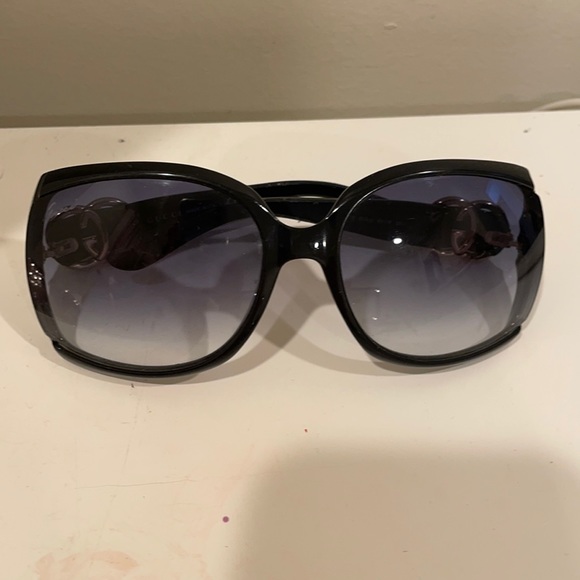 Gucci sunglasses/Black